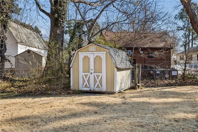 496 Windemere RD, Newport News, VA 23602