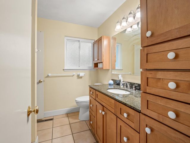 525 E Vartikian Avenue, Fresno, CA 93710