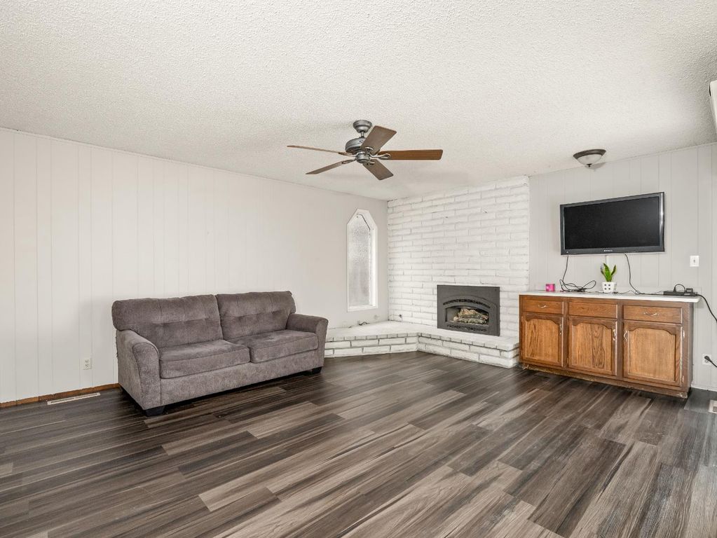 Image 12 of property listing at 525 E Vartikian Avenue, Fresno, CA 93710