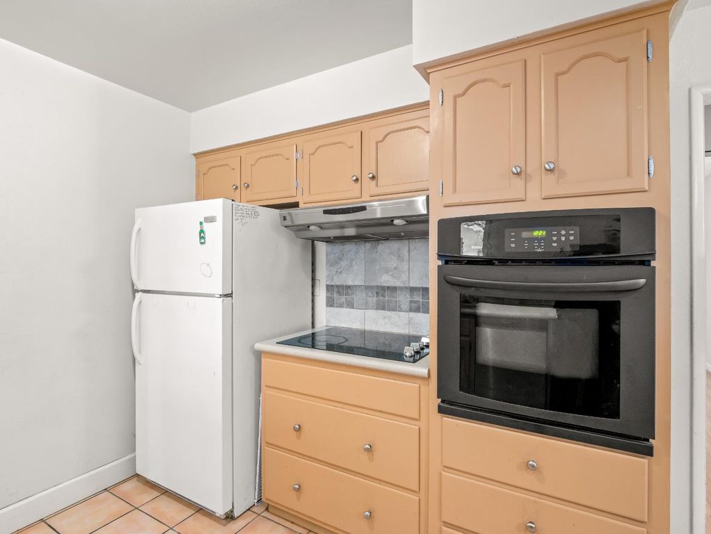 Image 16 of property listing at 525 E Vartikian Avenue, Fresno, CA 93710