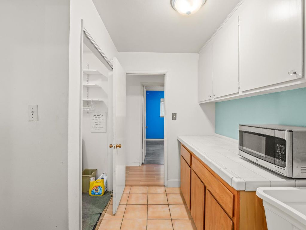 Image 17 of property listing at 525 E Vartikian Avenue, Fresno, CA 93710