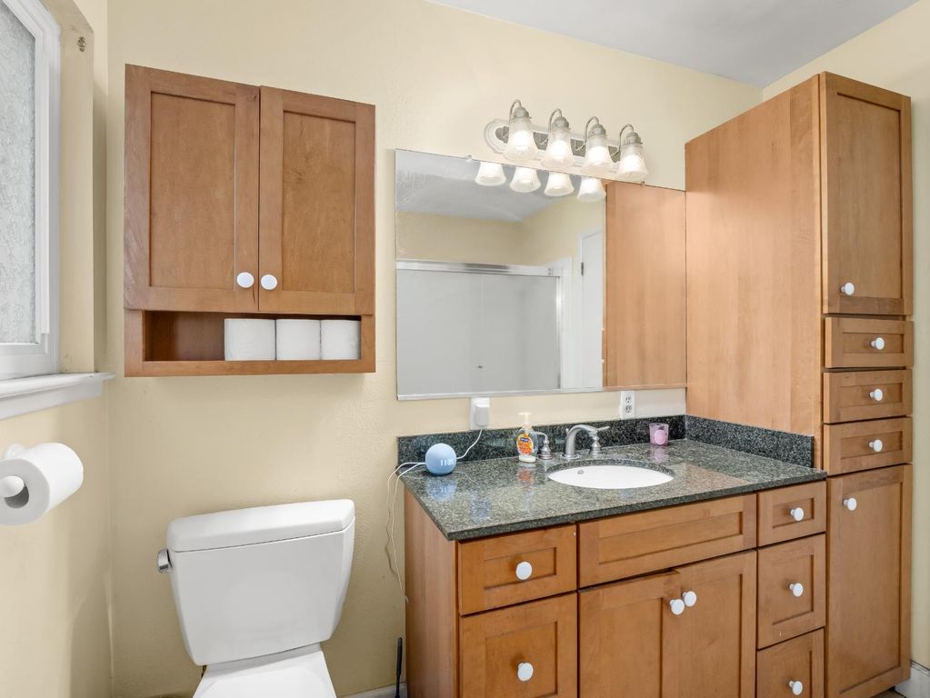 Image 20 of property listing at 525 E Vartikian Avenue, Fresno, CA 93710