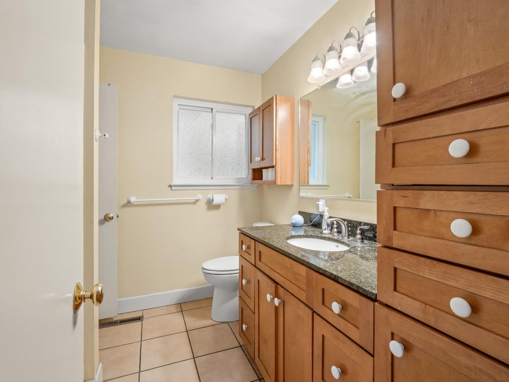 Image 23 of property listing at 525 E Vartikian Avenue, Fresno, CA 93710