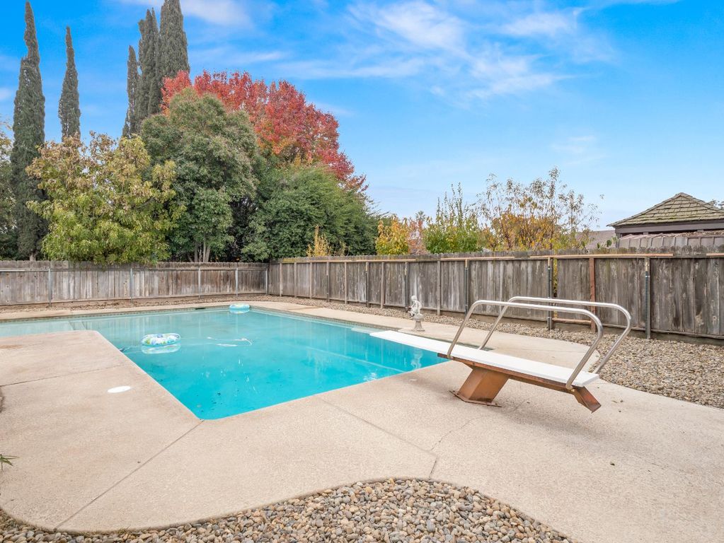 Image 37 of property listing at 525 E Vartikian Avenue, Fresno, CA 93710