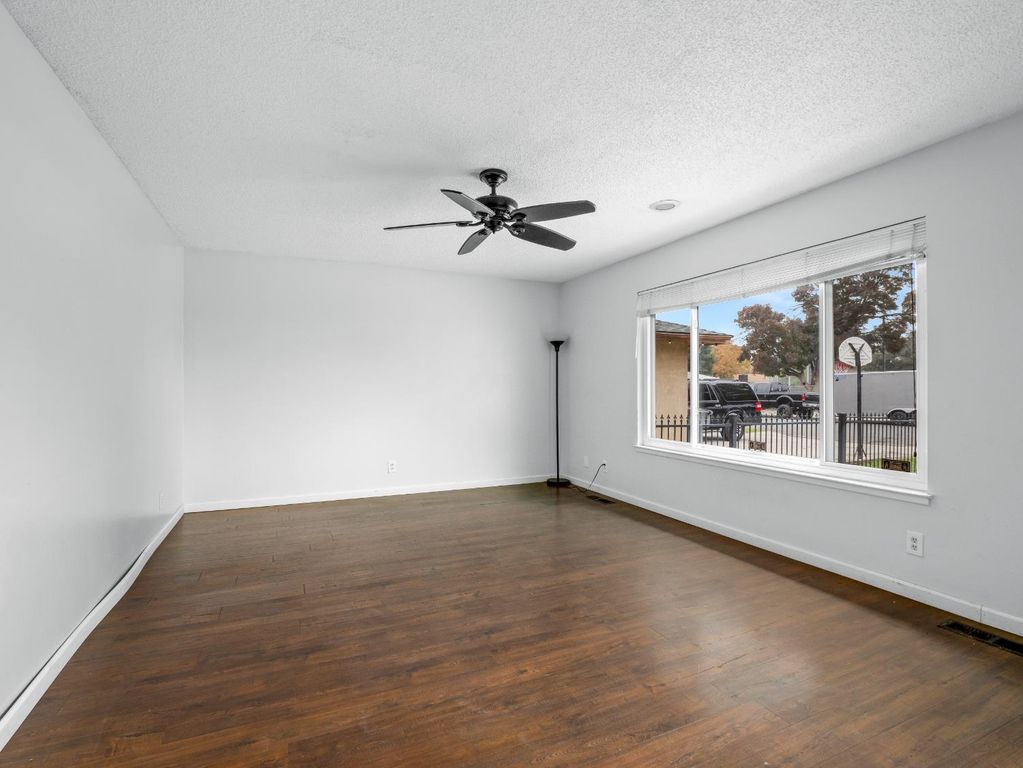 Image 5 of property listing at 525 E Vartikian Avenue, Fresno, CA 93710