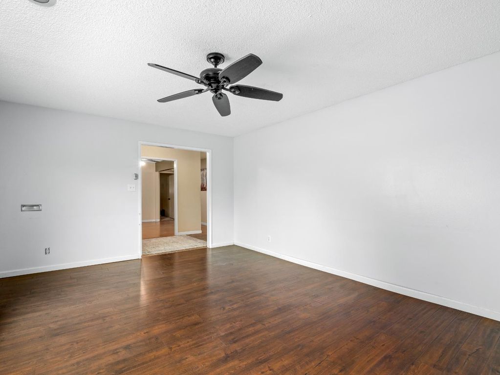 Image 6 of property listing at 525 E Vartikian Avenue, Fresno, CA 93710