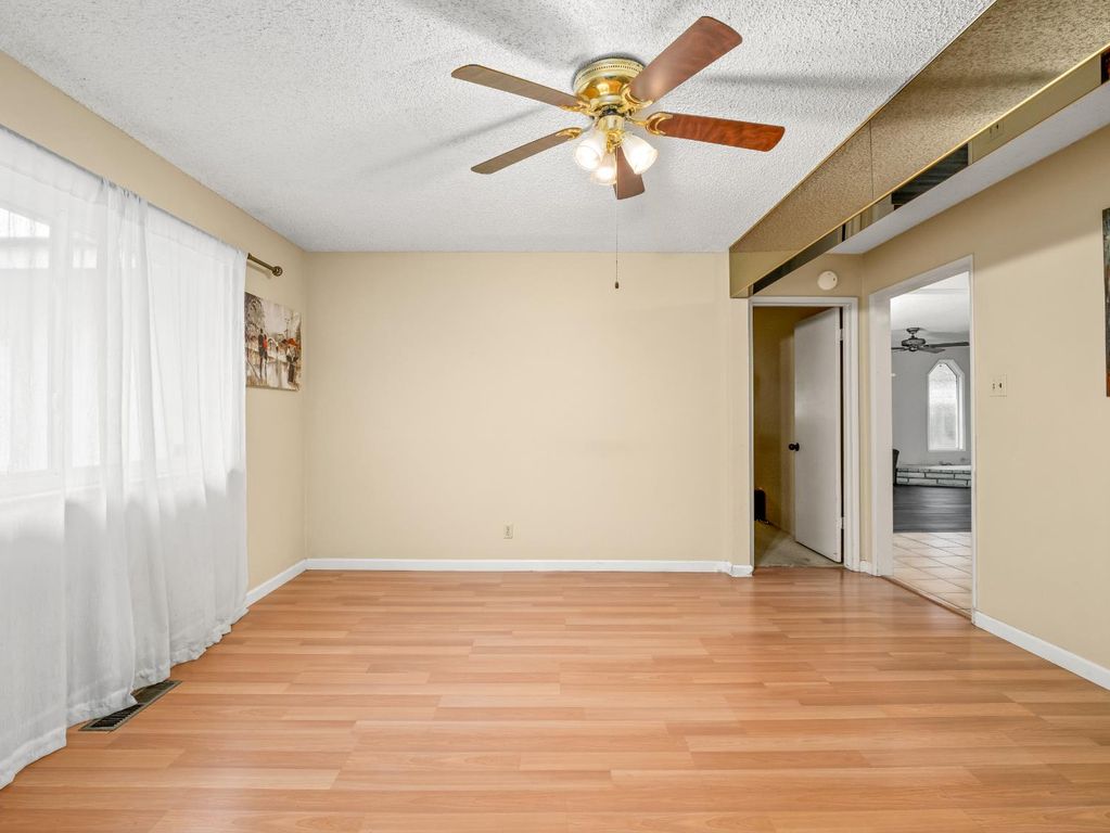 Image 8 of property listing at 525 E Vartikian Avenue, Fresno, CA 93710