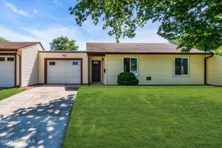 150 Maclura Plz Plaza C, Monroe, NJ 08831