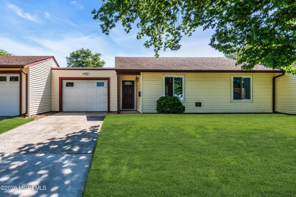 150 Maclura Plz Plaza C, Monroe, NJ 08831