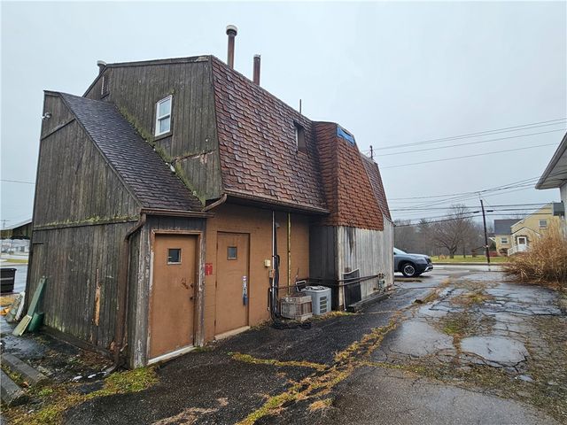 3083 Leechburg Rd, Lower Burrell, PA 15068