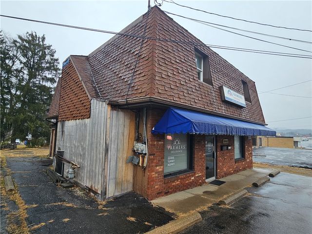 3083 Leechburg Rd, Lower Burrell, PA 15068