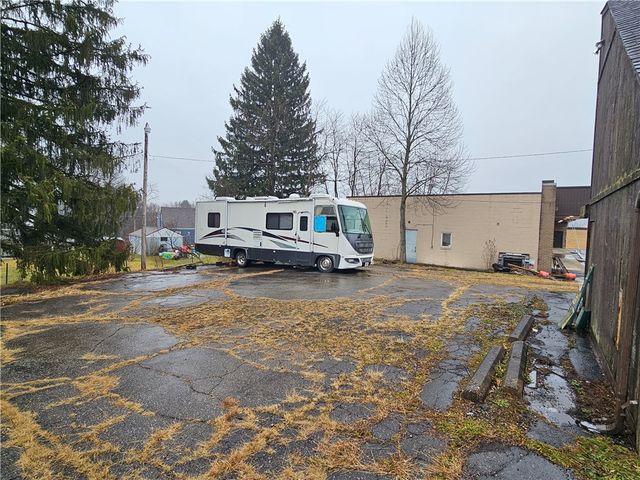 3083 Leechburg Rd, Lower Burrell, PA 15068