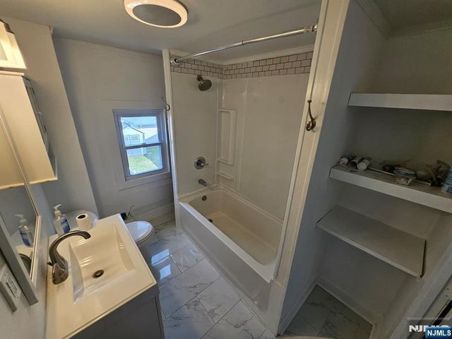 611 New York Avenue, Lyndhurst, NJ 07071