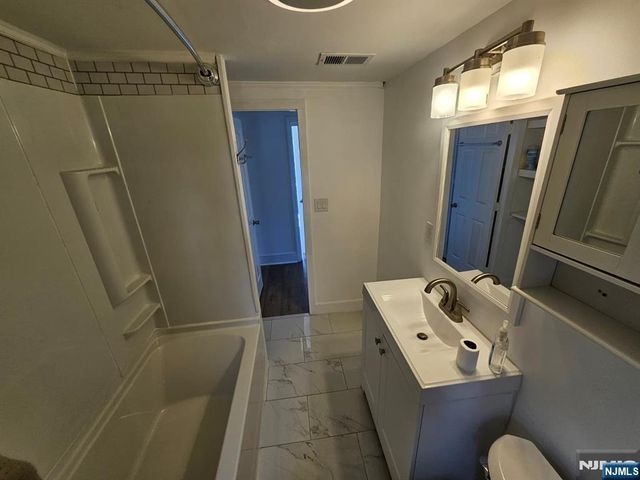 611 New York Avenue, Lyndhurst, NJ 07071