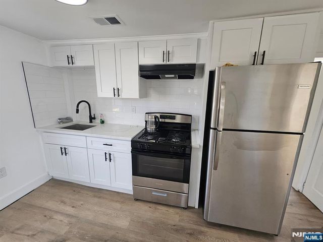 611 New York Avenue, Lyndhurst, NJ 07071