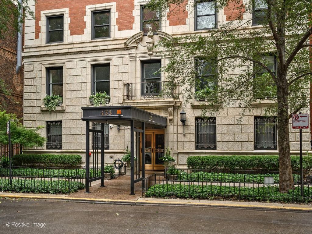 433 W Briar Place 1B, Chicago, IL 60657 — exterior