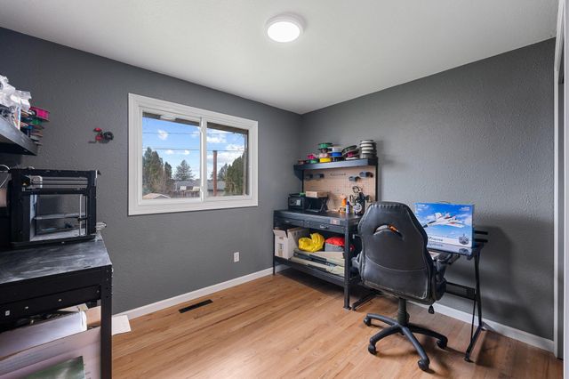 5933 N Moore St, Spokane, WA 99205