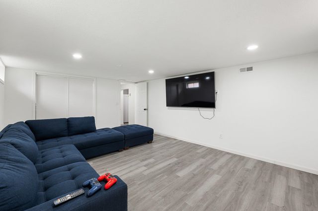 5933 N Moore St, Spokane, WA 99205