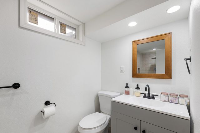 5933 N Moore St, Spokane, WA 99205