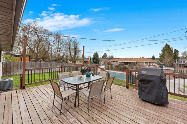 5933 N Moore St, Spokane, WA 99205