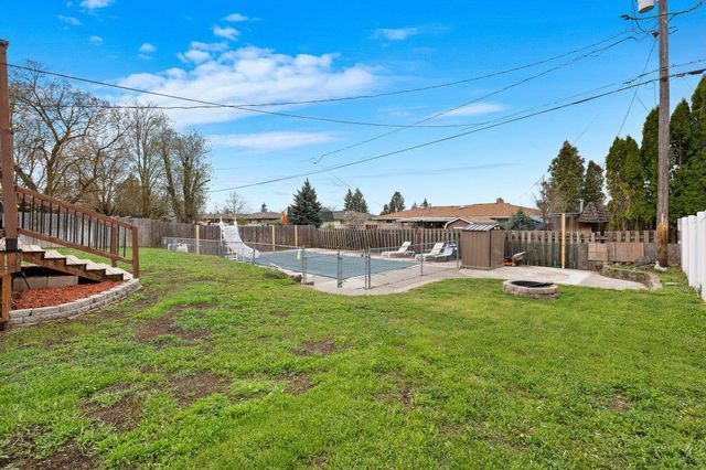 5933 N Moore St, Spokane, WA 99205