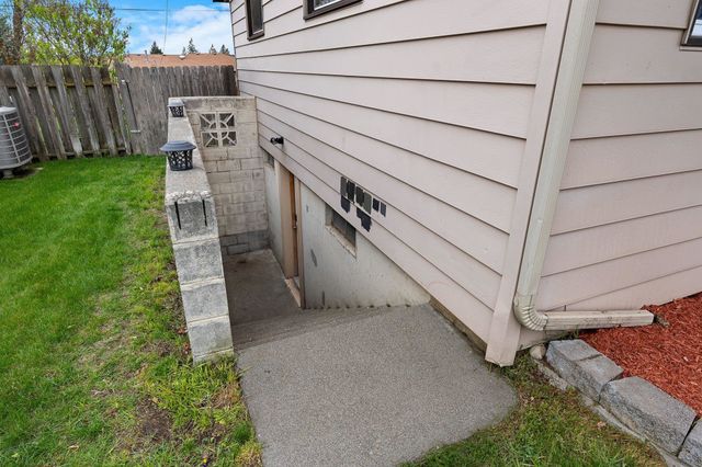 5933 N Moore St, Spokane, WA 99205