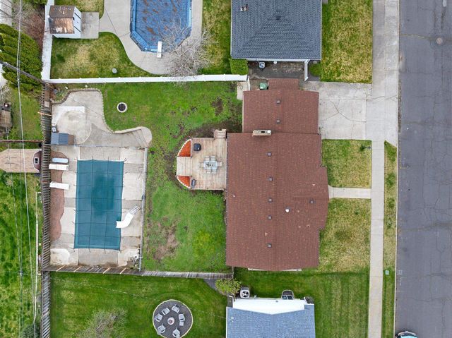 5933 N Moore St, Spokane, WA 99205