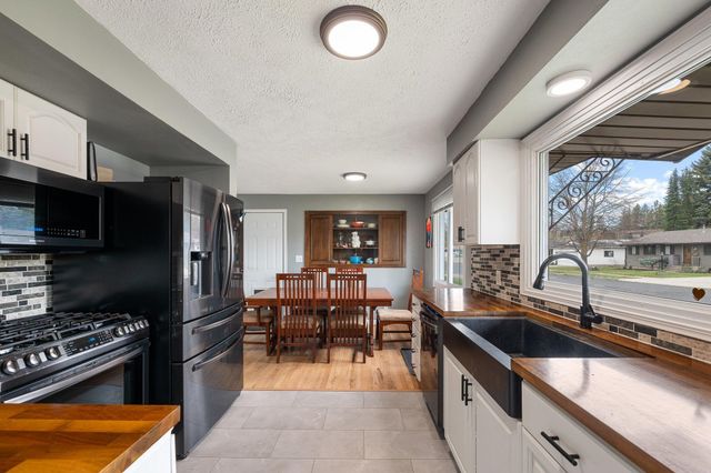 5933 N Moore St, Spokane, WA 99205