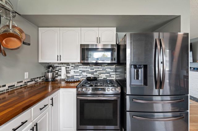 5933 N Moore St, Spokane, WA 99205