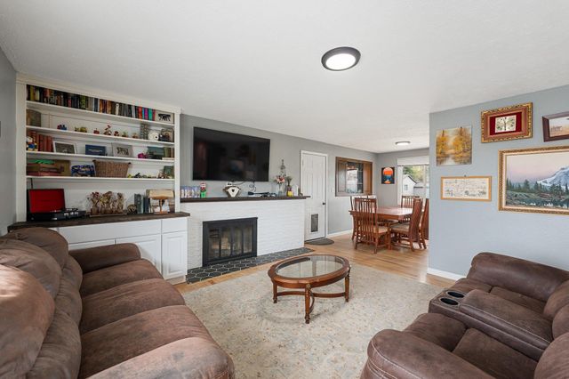 5933 N Moore St, Spokane, WA 99205