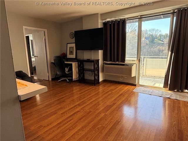 1800 Roundhill Road 907, Charleston, WV 25314