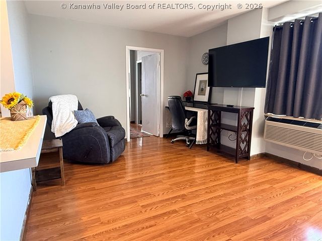 1800 Roundhill Road 907, Charleston, WV 25314