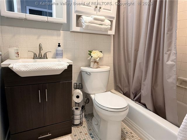 1800 Roundhill Road 907, Charleston, WV 25314