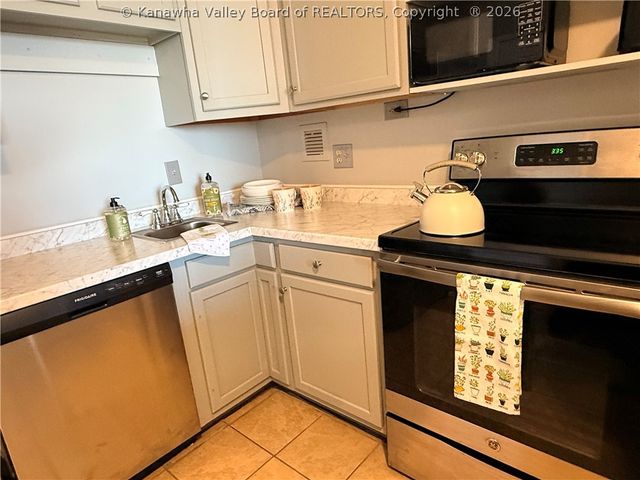 1800 Roundhill Road 907, Charleston, WV 25314