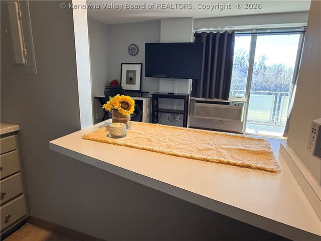 1800 Roundhill Road 907, Charleston, WV 25314