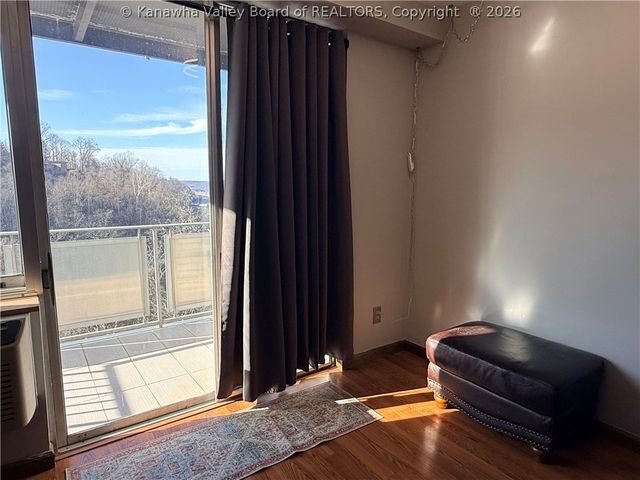 1800 Roundhill Road 907, Charleston, WV 25314