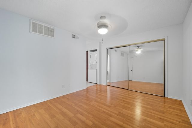 2310 Bamboo Drive J207, Arlington, TX 76006