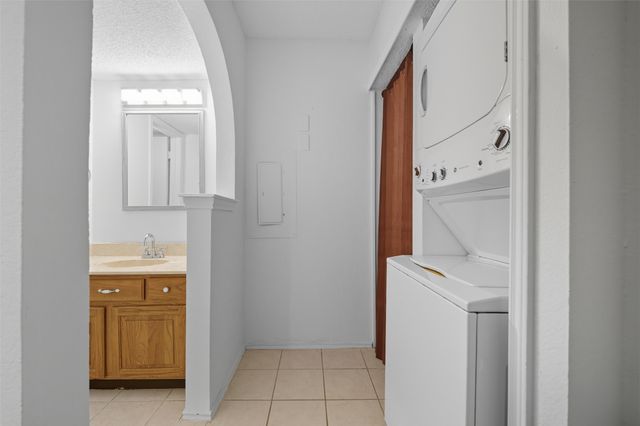 2310 Bamboo Drive J207, Arlington, TX 76006