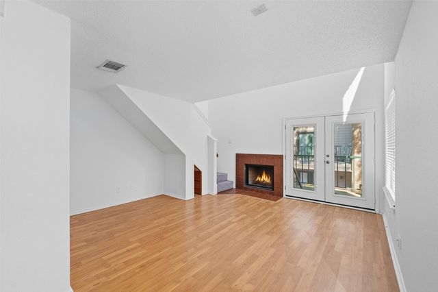 2310 Bamboo Drive J207, Arlington, TX 76006