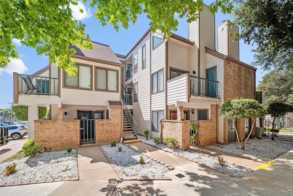 2310 Bamboo Drive J207, Arlington, TX 76006