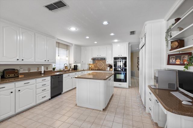 1405 Wisteria Ln, Longview, TX 75604