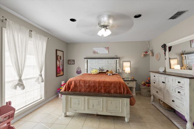 1405 Wisteria Ln, Longview, TX 75604