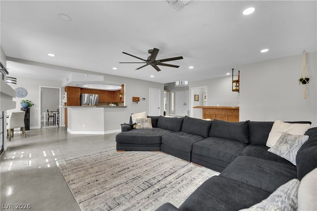 2936 Pleasant Lake Drive, Las Vegas, NV 89117