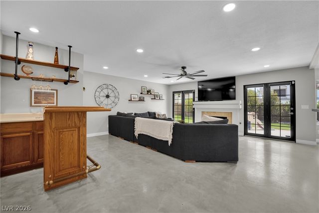 2936 Pleasant Lake Drive, Las Vegas, NV 89117