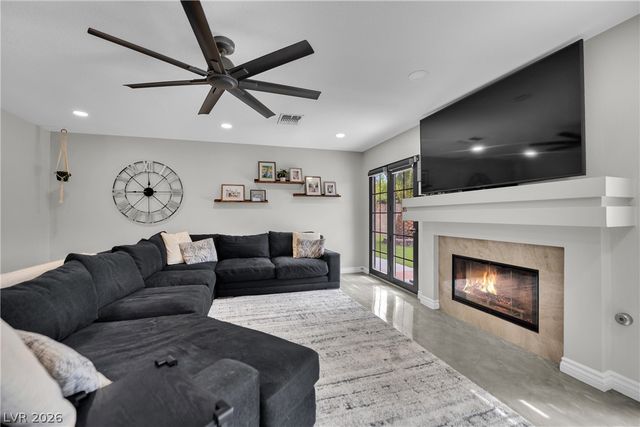 2936 Pleasant Lake Drive, Las Vegas, NV 89117