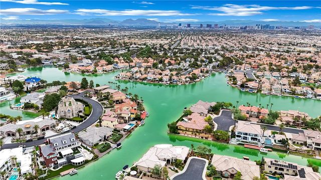 2936 Pleasant Lake Drive, Las Vegas, NV 89117