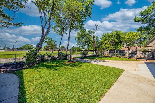 2504 Guilford Road, Fort Worth, TX 76107