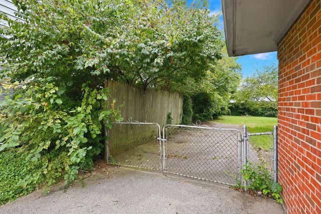 322 Wilson Downing Road, Lexington, KY 40517