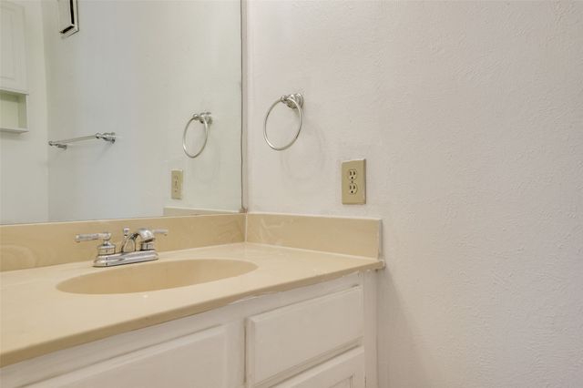 4067 Beltway Drive 118, Addison, TX 75001