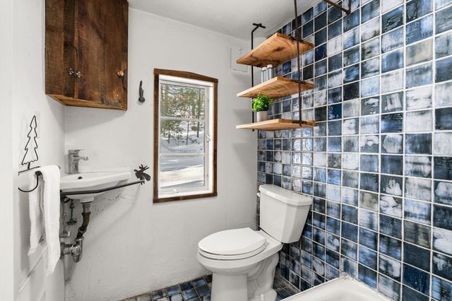 77 Old County Rd., Waltham, MA 02453